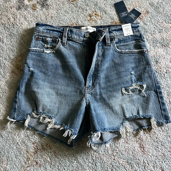 Abercrombie & Fitch Pants - Abercrombie & Fitch NWT High Rise 4” Short 27/4